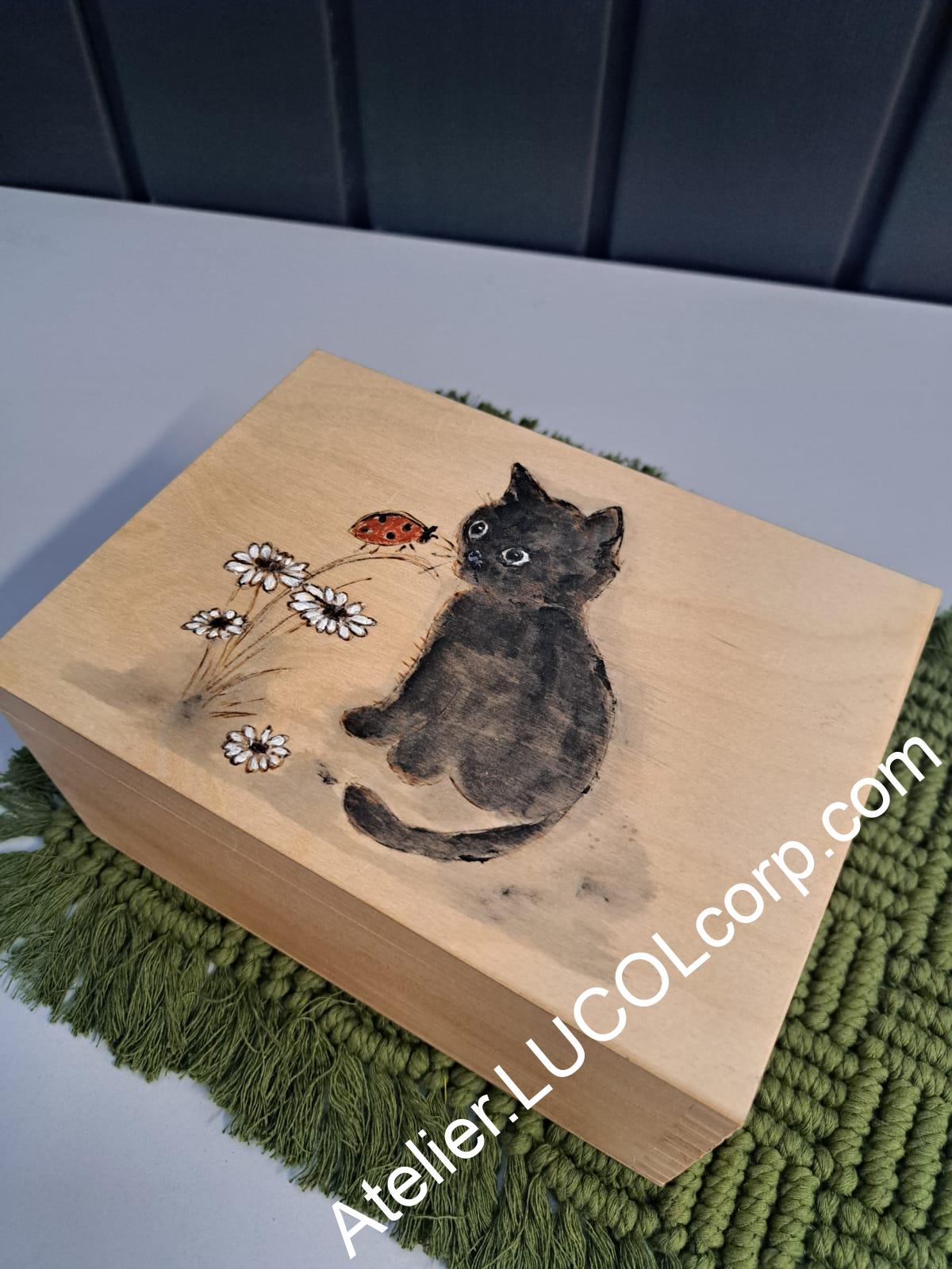 Dřevěná krabička s motivem kočky