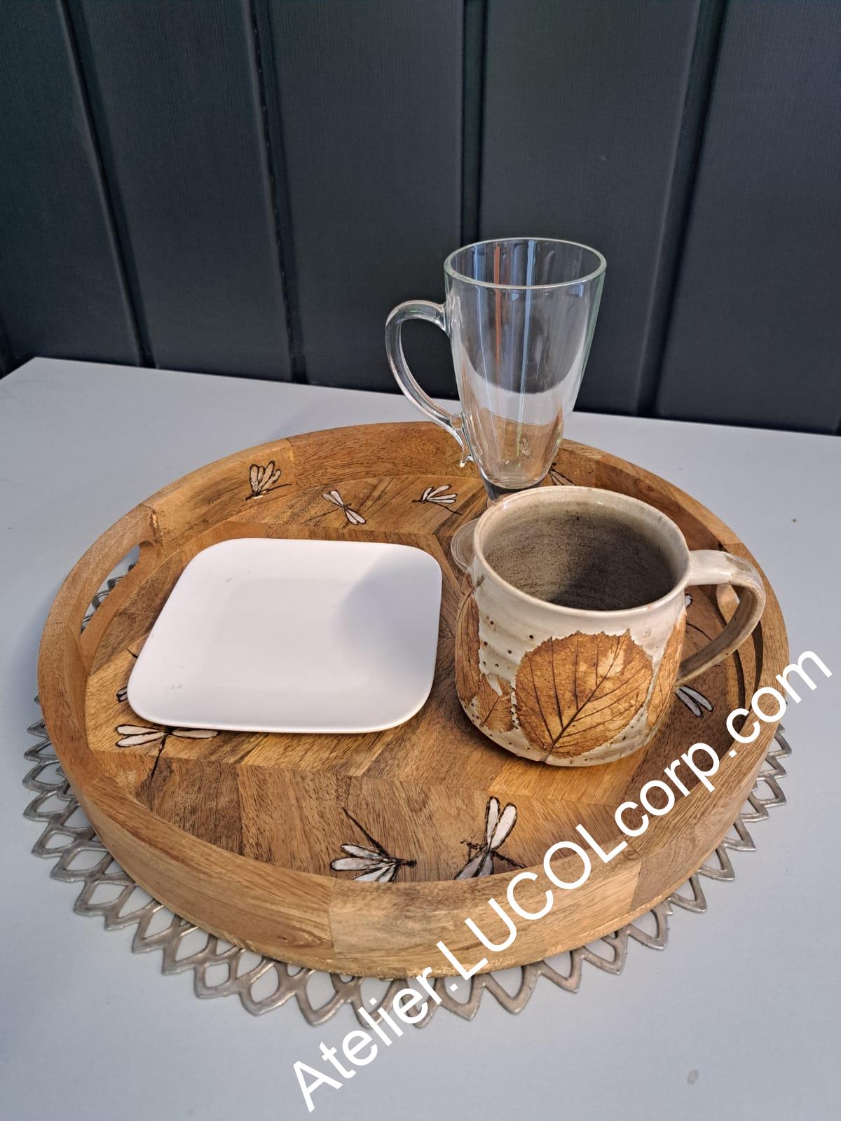 Masivní dřevěný tác