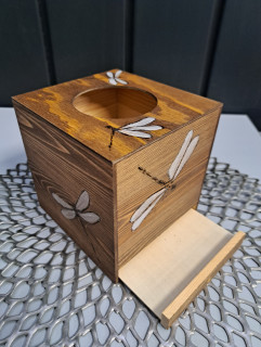 Dřevěný box na kapesníčky